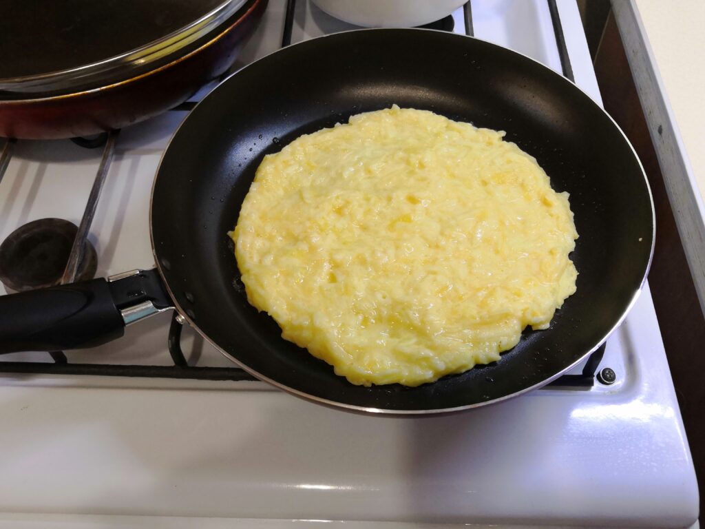 Немного кабачка и начинка по вкусу. Приготовила вкусную и полезную кабачковую лепешку